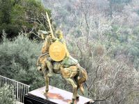 Ritter am Wegesrand in Èze