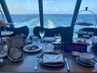 Exklusives Frühstück mit Sekt und Pralinen, Esszimmer, Mein Schiff 1