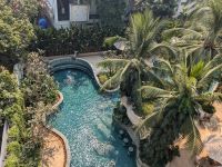 Pool im Hotel Vellita