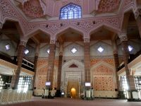 Mirhab und Richtung nach Mekka in der Putra Moschee