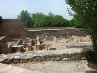 Hiervon bleiben allerdings nur Mauerreste übrig