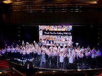 Die Crew verabschiedet sich