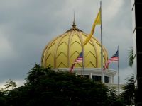 Goldene Kuppel der Königsresidenz (Istana Negara)