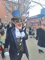 422 Basler Fasnacht - Die ehemalige Kaserne Basel - hier parken die Wagen und treffen sich die Cliquen