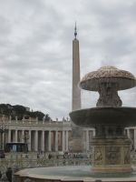 Petersplatz mit Brunnen , Obelisk und Gianicolo Hügel