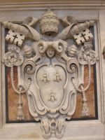 Petersbasilika: Wappen von Papst Urban VIII. am Baldachin