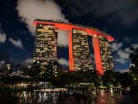 Marina Bay Sands Hotel in der Nacht 