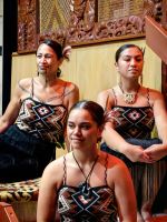 Drei Maorifrauen in Te Puia, Rotorua