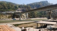 Busfahrt von Darjeeling nach Sikkim, Brücke am Fluss Tista