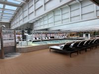 MS Oosterdam - Poolbereich mit Dach