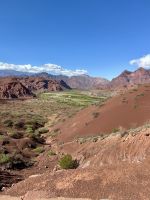 Wir fahren mitten durch die Quabrada.