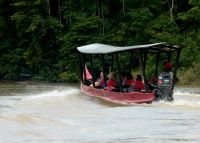alle in 2 Booten zum Hotel im Taman Negara