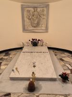 Rom. Grabmal von Papst Benedikt XVI. / Ratzinger