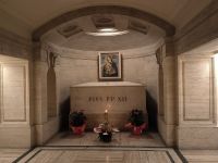 Rom. Grotte im Petersdom. Grab von PP