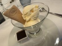 Dessert: Eisbecher mit heißem Fudge