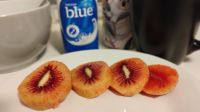 Ja, hier gibt es auch rote Kiwis! Heute zum Frühstück - danke Barbara! 