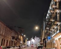 Nächtliche Ruhe vor der Hoteltür 