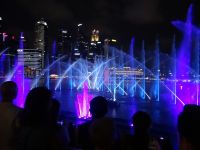 Singapur, Spectra Light and Water Show, begleitet von Musik