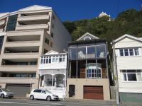 Wellington, entlang der Uferpromenade „Oriental Parade“…