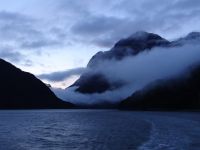Milford Sound, der Tag wird wach.