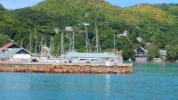 La Digue vom Wasser aus gesehen