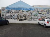 Greymouth, die Tageszeitung bringt eine Chronik auf die Wand. 