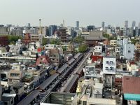 3. Tag: Erkundung von Tokio – Asakusa – Blick von der Touristeninformation zum Asakusa-Schrein