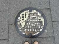 8. Tag: Mit dem Zug nach Hiroshima über Himeji – Gullideckel in Himeji