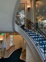 Die große Treppe ebenda