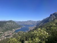 Panoramafahrt durch die Berge 