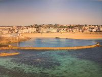 St. Helier, der Pool im Meer 