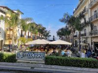 Marktplatz von Letojanni - unser Heimatort für die nächste Woche