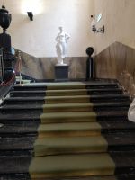 Begrüsst von der Schönheit im weisen Marmor...