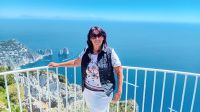 Auf dem Monte Solaro mit Blick auf die Faraglioni Felsen