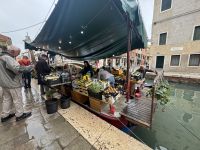 ...schwimmender Gemüsemarkt (2)