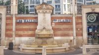 Grenoble Brunnen vor der Markthalle