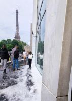 Tag 05 Zum Abendessen auf den Eiffelturm 01 Hagelkörner auf dem Weg