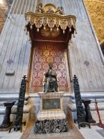 Petersdom - Bronzestatue des hl. Petrus