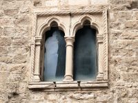 Venezianisches Element an einem Haus in Korcula