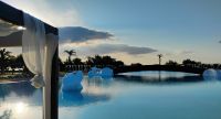 Morgenstimmung am Hotelpool 