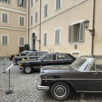 43 Papstkarossen Castelgandolfo.jpg