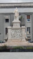 Denkmal vor dem Nationalmusem Kalabriens