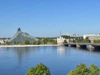 Blick von der Dachterrasse: Fluss Düna und Nationalbibliothek