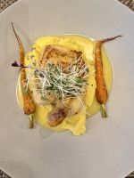 Hähnchen auf Kartoffelpüree, appetitlich eingerichtet