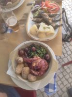 Octopus und Sardinen Mittagessen