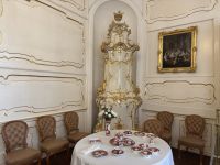 Kaffeetisch mit Herend-Porzellan