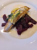 Zander mit Rote Beete-Gurkengemüse