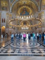 reich geschmückt sind Wände u. Decken mit Mosaiken
