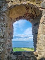 Blick von der Burgruine Brahehus zum Vätternsee
