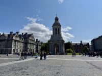 13. Tag – Freizeit in Dublin – Glockenturm im Trinity College
